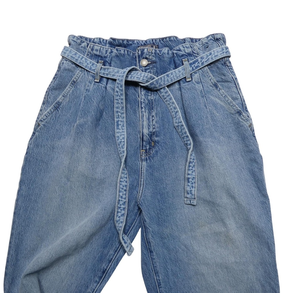 Abercrombie & Fitch Mom Jeans Womens 10 Light Wash Blue Belted Pleated Denim